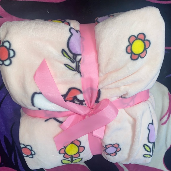 Hello kitty blanket spring - Picture 3 of 3
